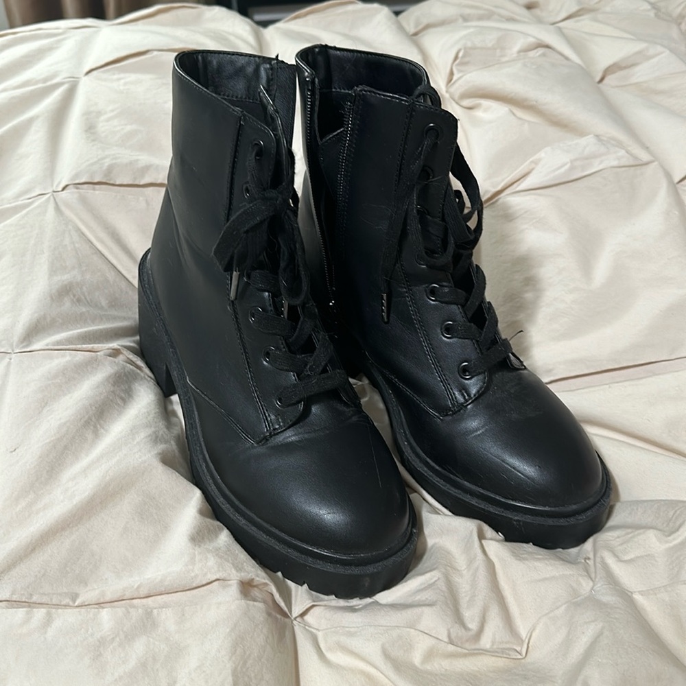 Lightly worn target combat boots